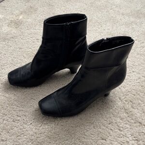 Ruby and bloom Drake Black Leather Square-Toe Ankle Booties - Size 5.5